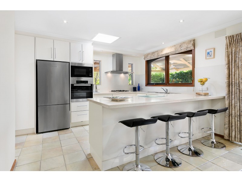 28 Glenwood Drive, Croydon VIC 3136