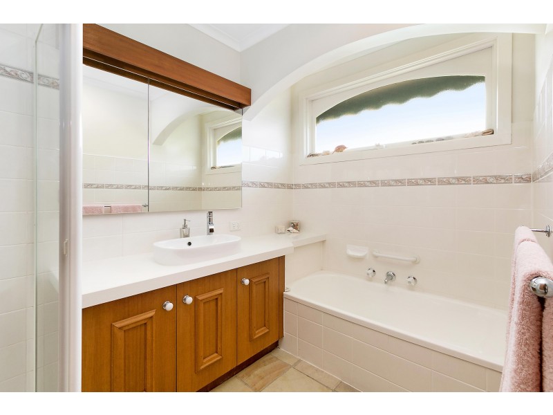 28 Glenwood Drive, Croydon VIC 3136