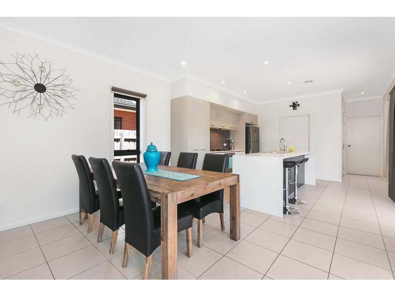 17 The Range Boulevard, Croydon VIC 3136