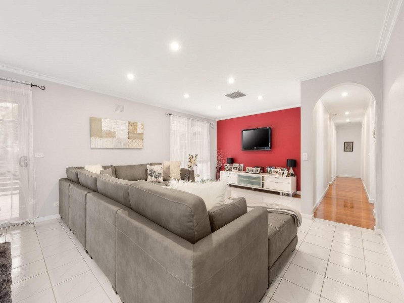 17 Alawara Drive, Mooroolbark VIC 3138