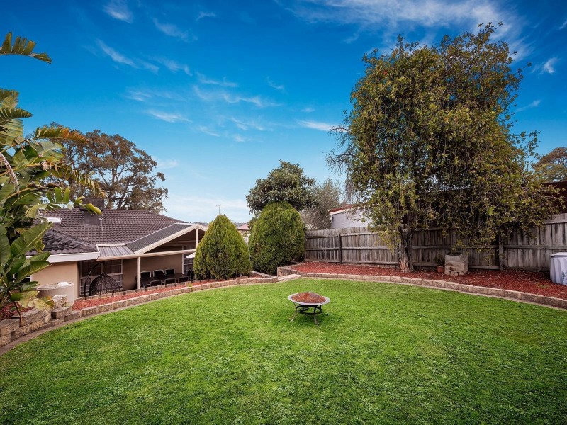 17 Alawara Drive, Mooroolbark VIC 3138