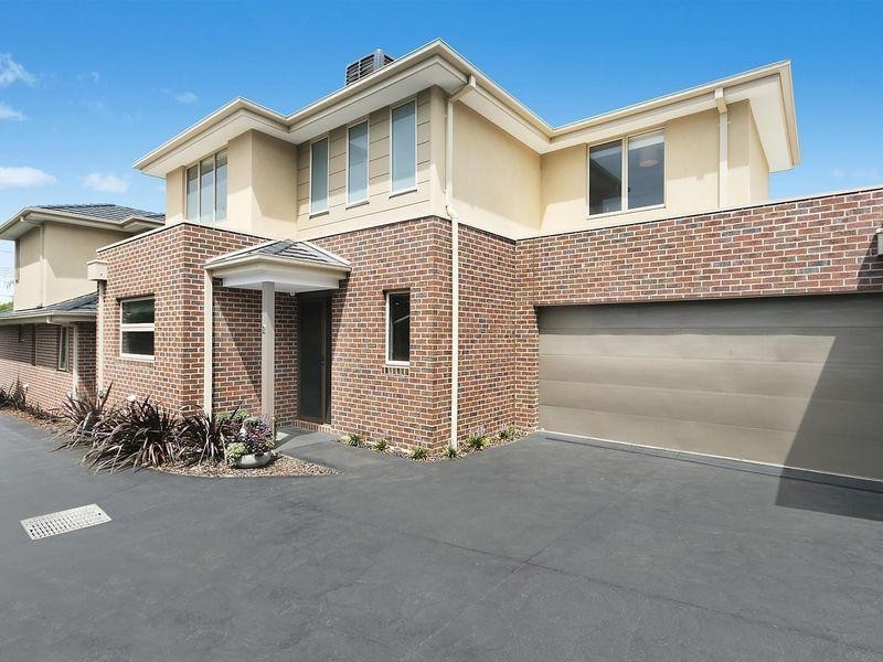 2/23 Ronald Road, Croydon VIC 3136