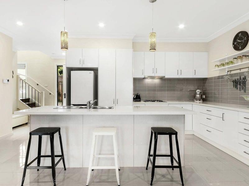 2/23 Ronald Road, Croydon VIC 3136