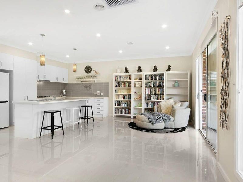 2/23 Ronald Road, Croydon VIC 3136