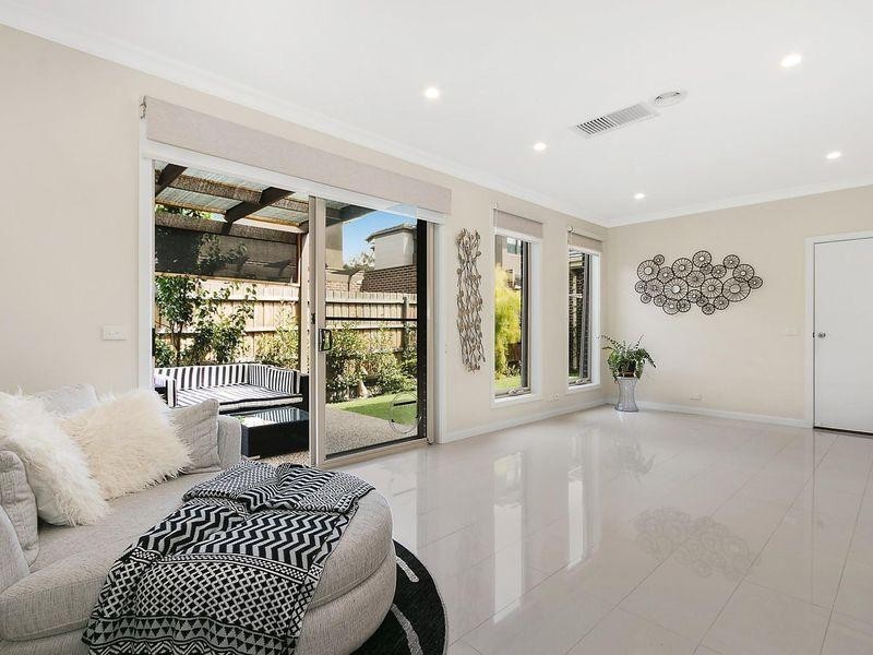 2/23 Ronald Road, Croydon VIC 3136