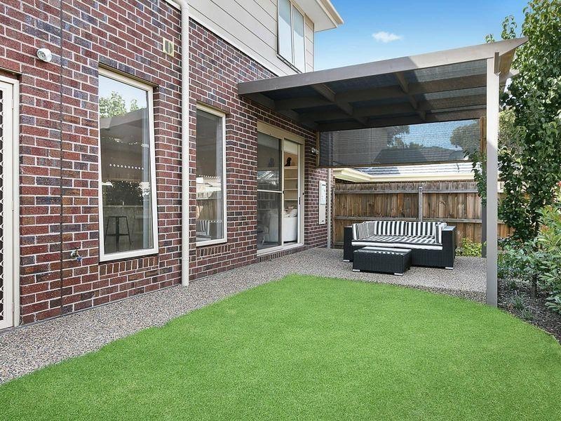 2/23 Ronald Road, Croydon VIC 3136