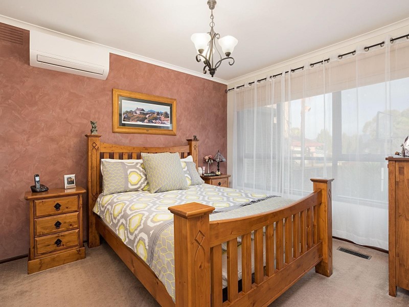 102 Hayrick Lane, Mooroolbark VIC 3138