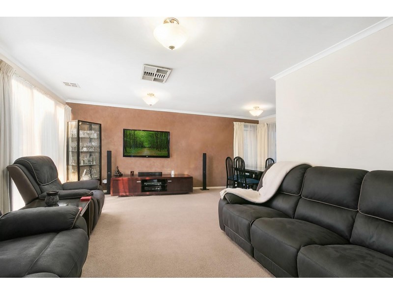24 Langdale Drive, Croydon Hills VIC 3136