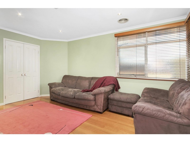 24 Langdale Drive, Croydon Hills VIC 3136