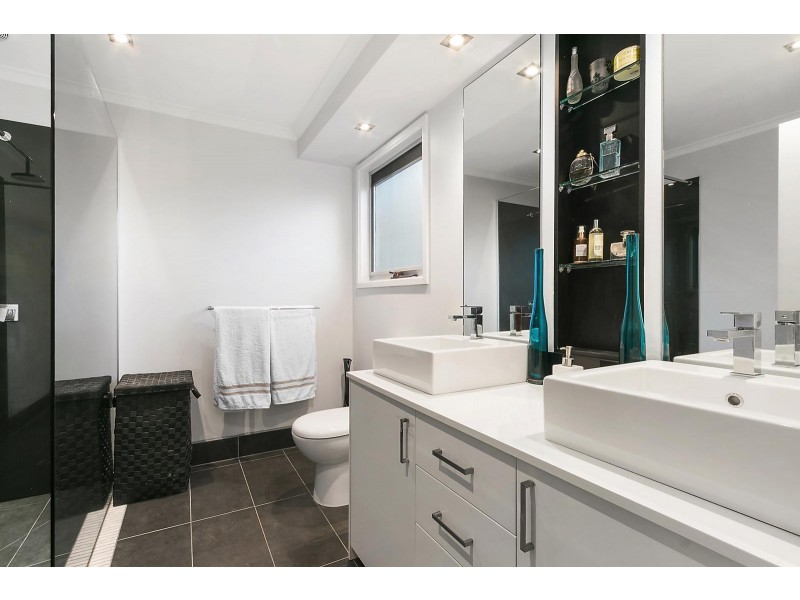 24 Langdale Drive, Croydon Hills VIC 3136