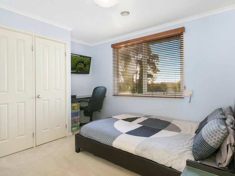 24 Langdale Drive, Croydon Hills VIC 3136