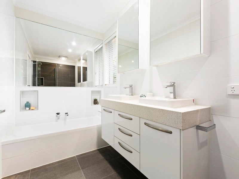 27 Thomas Street, Croydon South VIC 3136