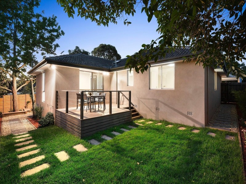 27 Thomas Street, Croydon South VIC 3136