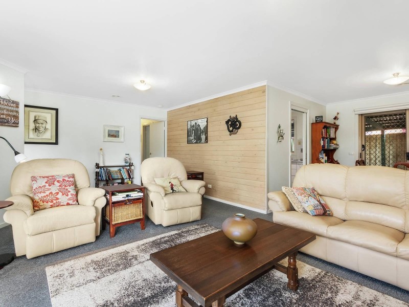 13 Wildwood Walk, Croydon South VIC 3136