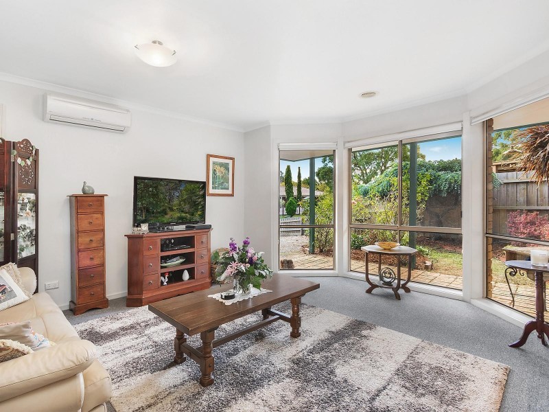 13 Wildwood Walk, Croydon South VIC 3136