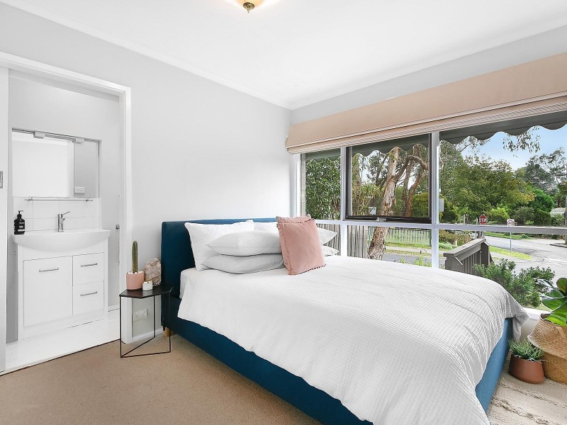 32 Frederick Street, Croydon VIC 3136