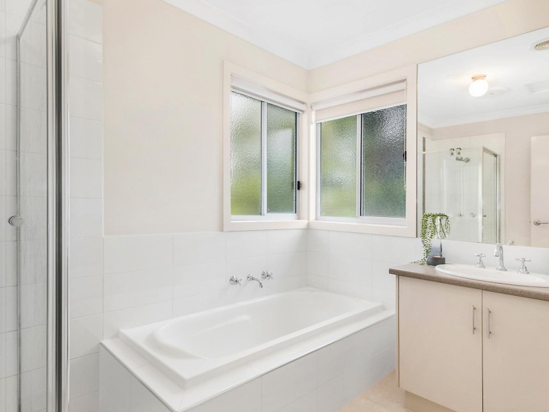 2A Cherry Tree Grove, Croydon VIC 3136