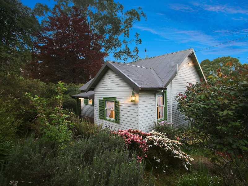 3 Mount Road, Kalorama VIC 3766