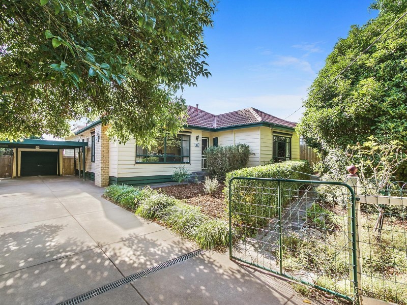 8 Lionel Crescent, Croydon VIC 3136
