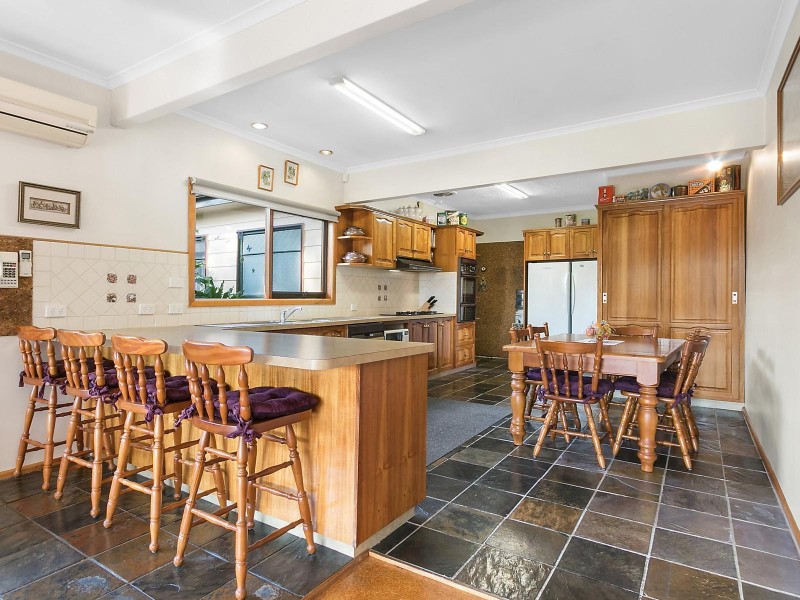 8 Lionel Crescent, Croydon VIC 3136
