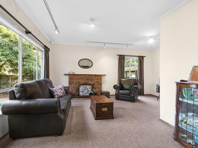 8 Lionel Crescent, Croydon VIC 3136