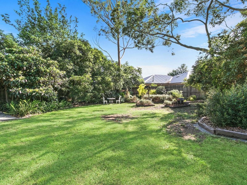 8 Lionel Crescent, Croydon VIC 3136