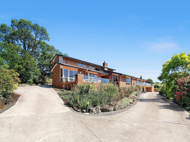 8 Handscombe Court, Croydon Hills VIC 3136