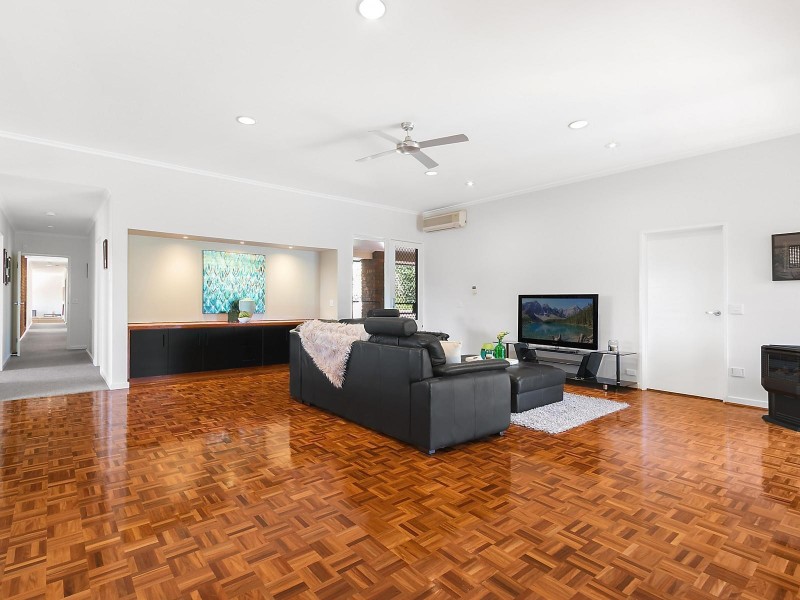 8 Handscombe Court, Croydon Hills VIC 3136