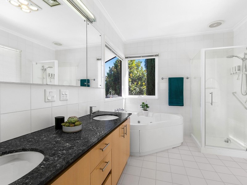 8 Handscombe Court, Croydon Hills VIC 3136