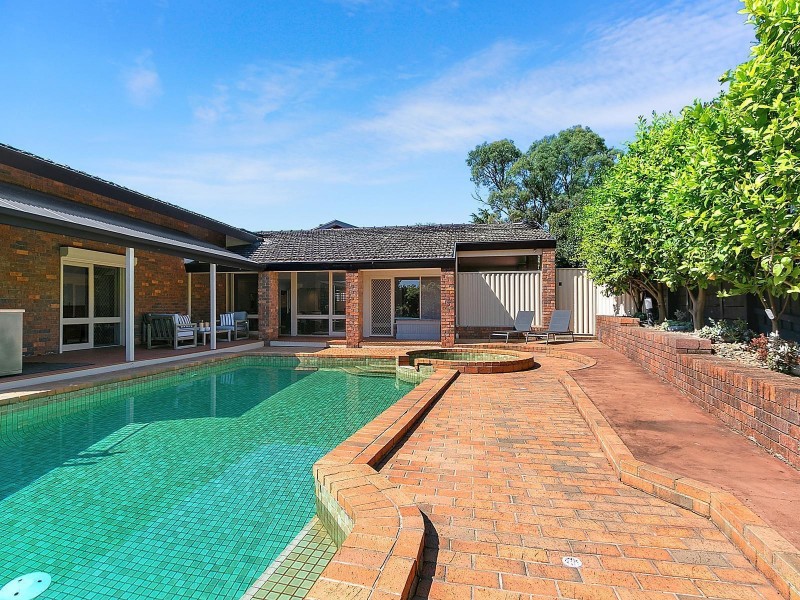 8 Handscombe Court, Croydon Hills VIC 3136