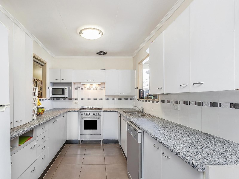 16 Ash Avenue, Woodridge QLD 4114