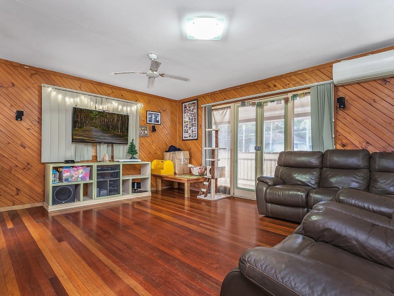 16 Ash Avenue, Woodridge QLD 4114