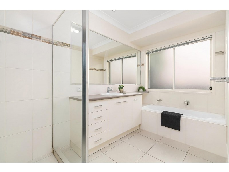 4 John Markwell Parade, Daisy Hill QLD 4127