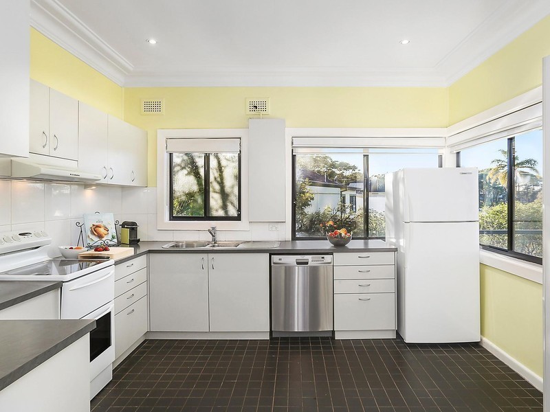 16 Curtis Avenue, Taren Point NSW 2229