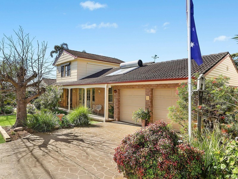 8 Leichhardt Crescent, Sylvania NSW 2224