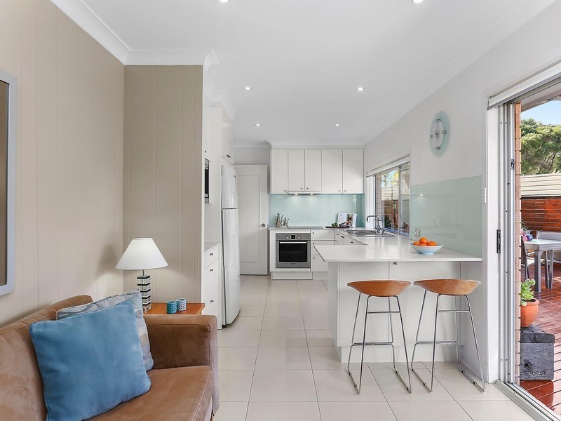 8 Leichhardt Crescent, Sylvania NSW 2224