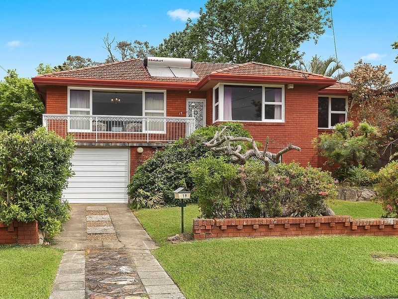 19 Magnolia Street, Kirrawee NSW 2232