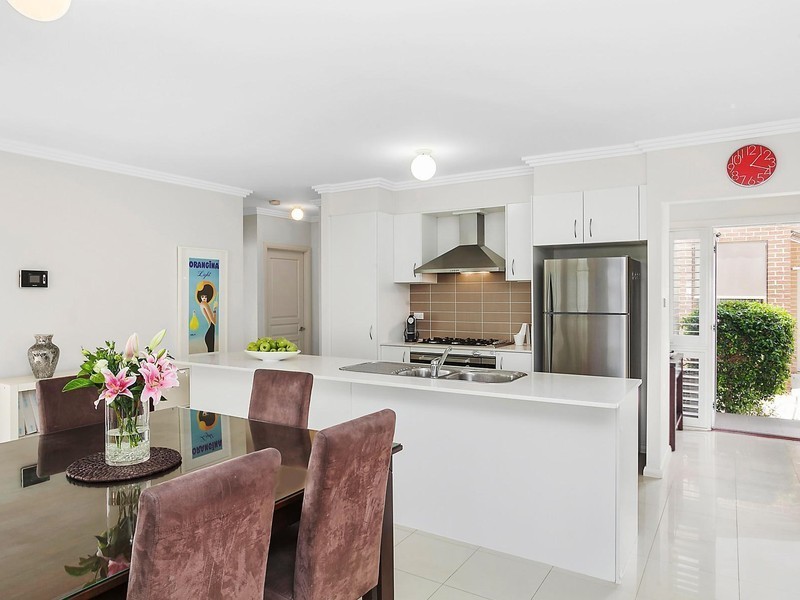 2/39 Leonay Street, Sutherland NSW 2232