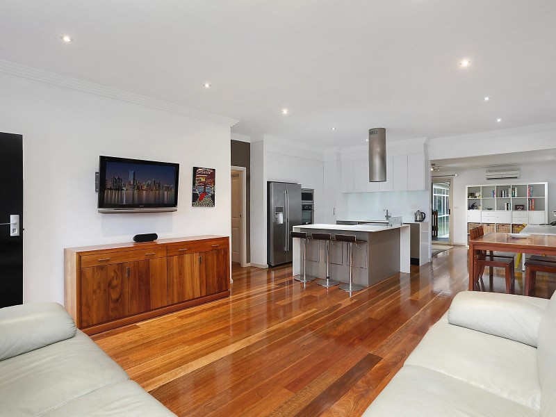 7 Wannyl Road, Kirrawee NSW 2232