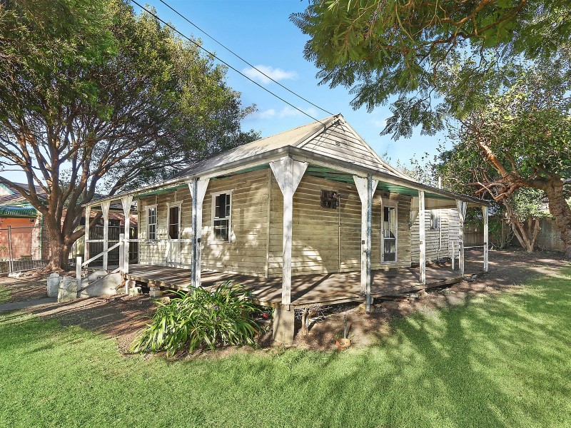 5 Evelyn Street North, Sylvania NSW 2224