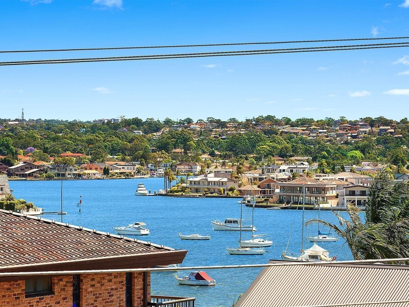 2/26 Holt Road, Taren Point NSW 2229