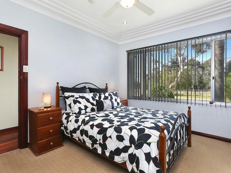 69 Old Taren Point Road, Taren Point NSW 2229