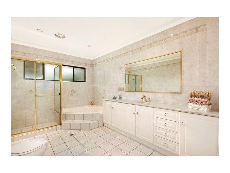 6 Kinsela Street, Illawong NSW 2234