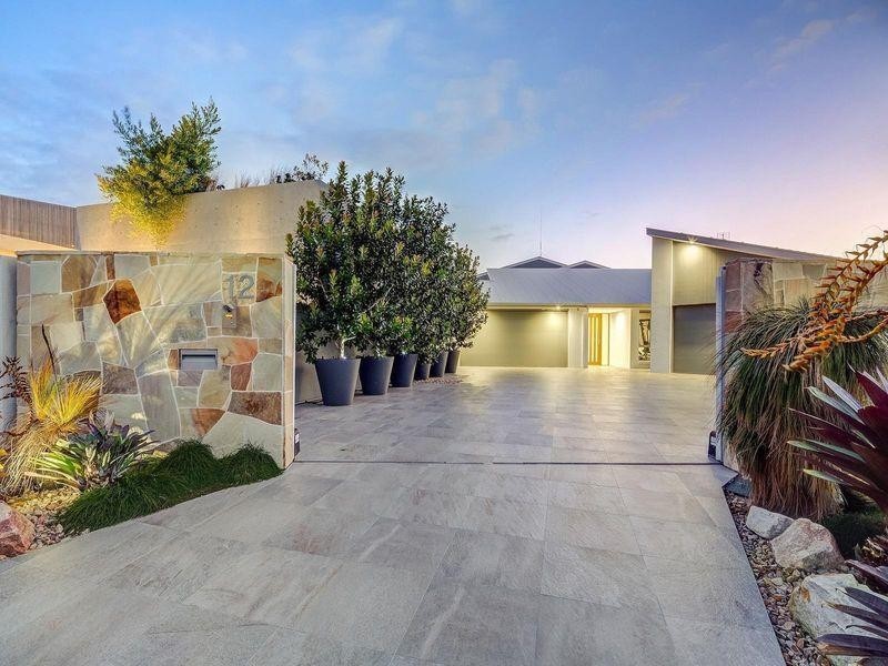 12 Mooloolah Island, Minyama QLD 4575