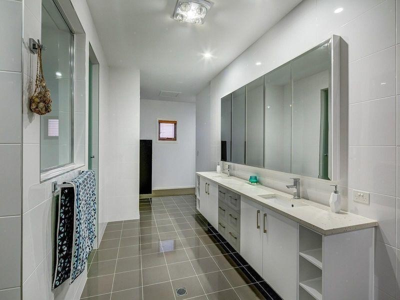 12 Mooloolah Island, Minyama QLD 4575