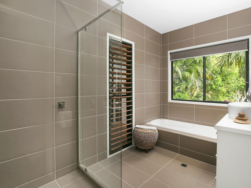 8 Pirianda Grove, Mons QLD 4556