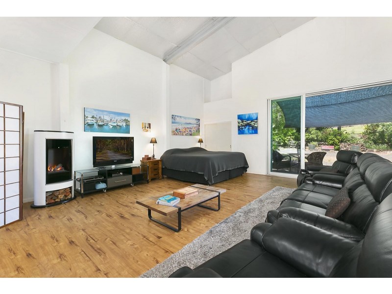 13 Mons School Road, Mons QLD 4556