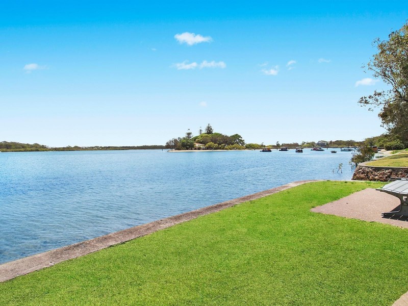 2/130 Broadwater Avenue, Maroochydore QLD 4558