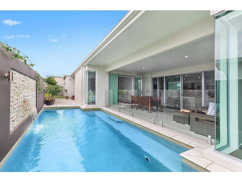 9 Cocos Court, Kawana Island QLD 4575