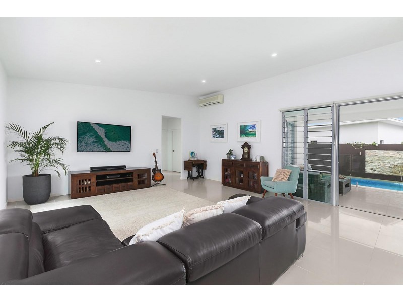 9 Cocos Court, Kawana Island QLD 4575